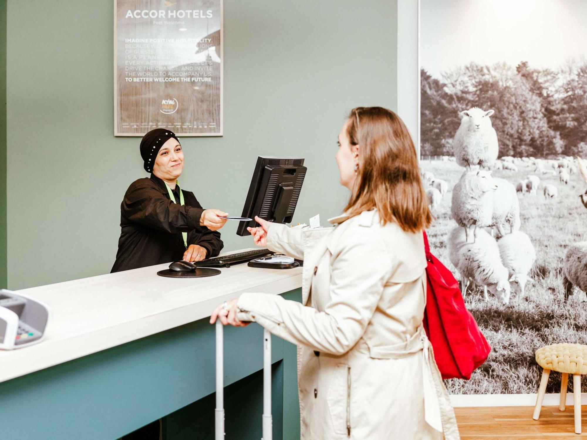 Ibis Styles Luxembourg Centre Gare Hotel Bagian luar foto